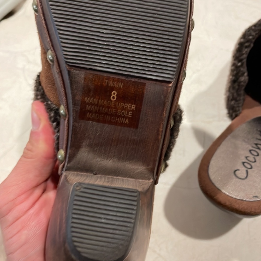 Coconuts Clogs - Picture 6 of 8